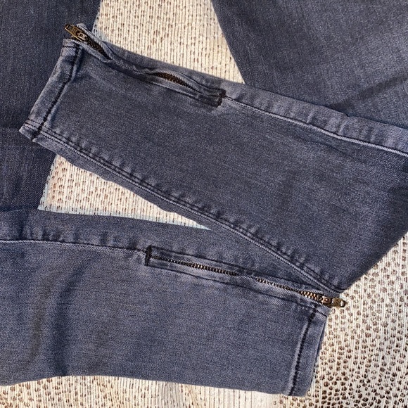 Black Orchid LA Jeans - Picture 6 of 6